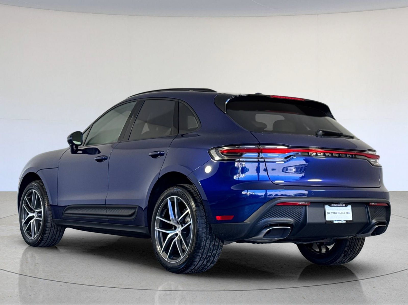 Certified 2026 Porsche Macan AWD/4WD image 3