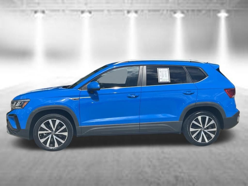 Certified 2022 Volkswagen Taos SE FWD image 2