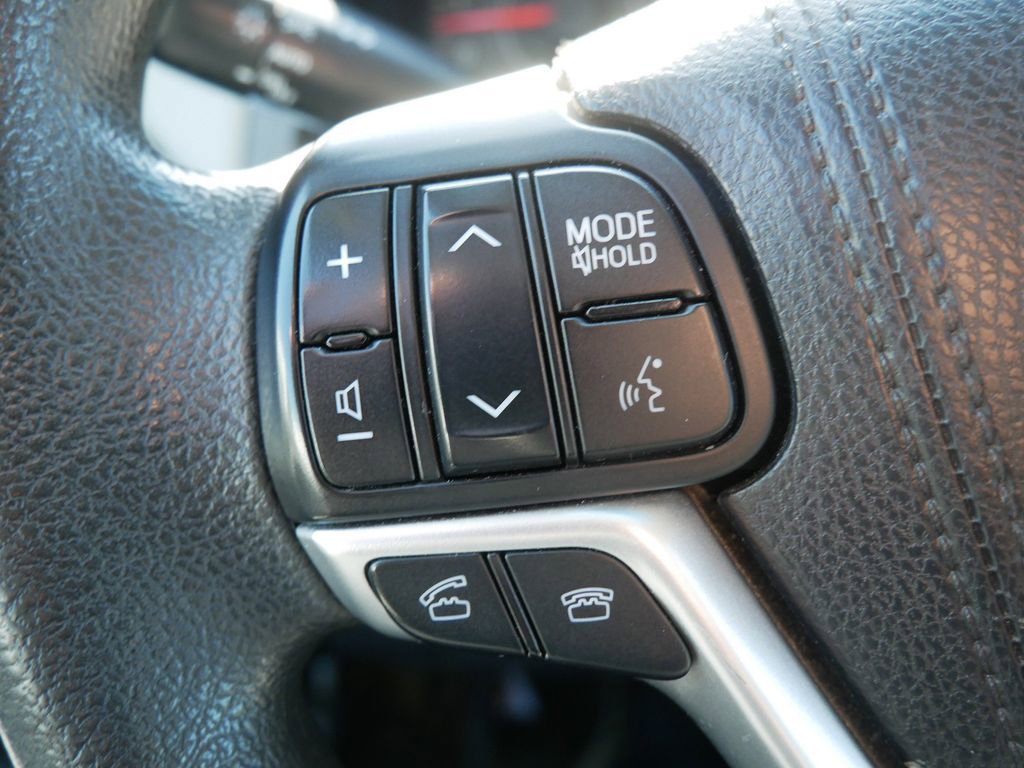 Used 2015 Toyota Sienna LE image 27