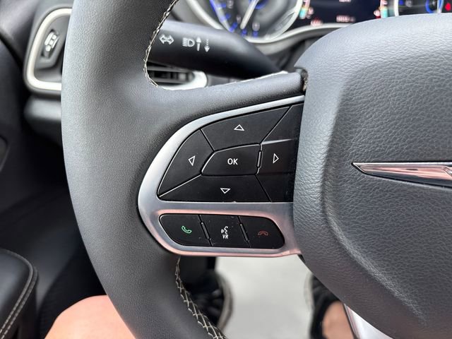 Used 2025 Chrysler Pacifica Select image 18