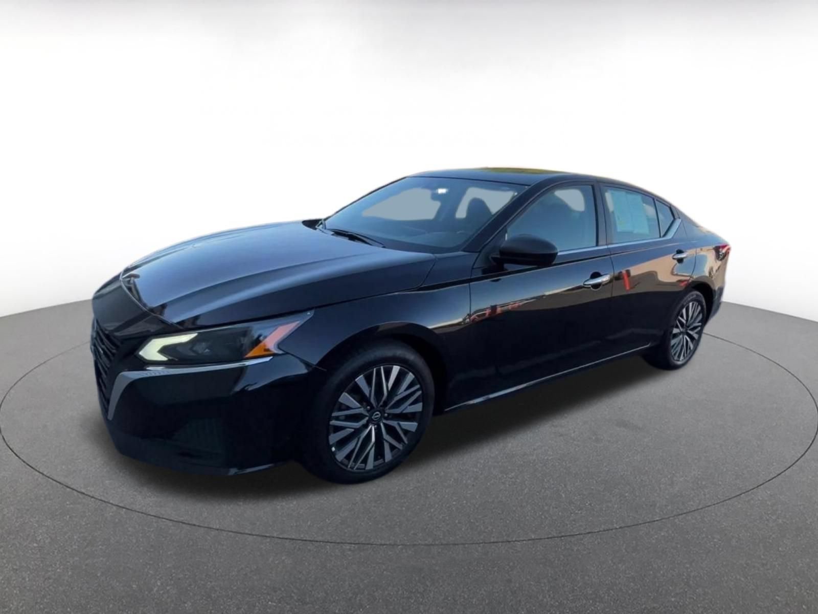 Used 2025 Nissan Altima 2.5 SV FWD image 8