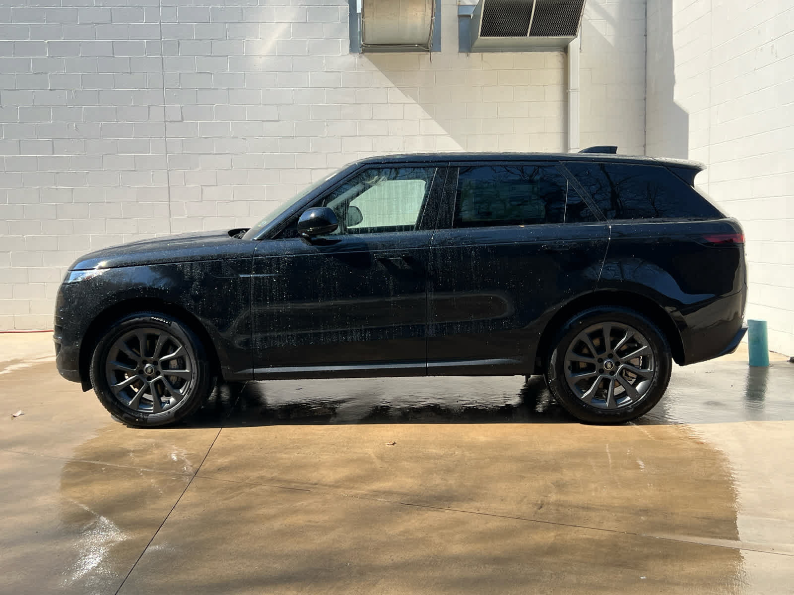 Certified 2025 Land Rover Range Rover Sport AWD/4WD image 5