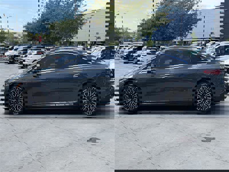 Used 2023 Mercedes-Benz EQS 580 4MATIC Sedan image 3