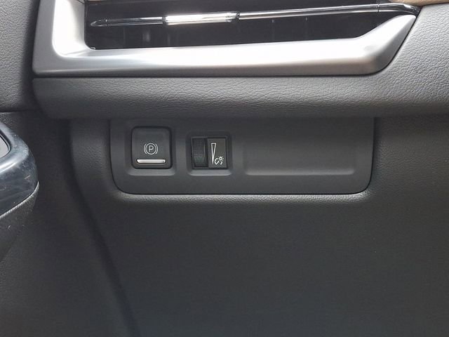 Used 2024 Cadillac XT4 Luxury w/ Cold Weather Package image 25