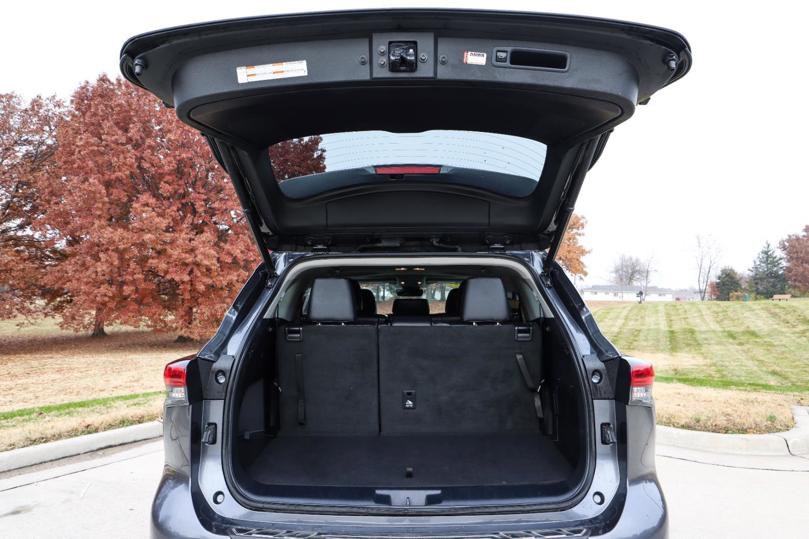 Used 2020 Toyota Highlander XLE image 25