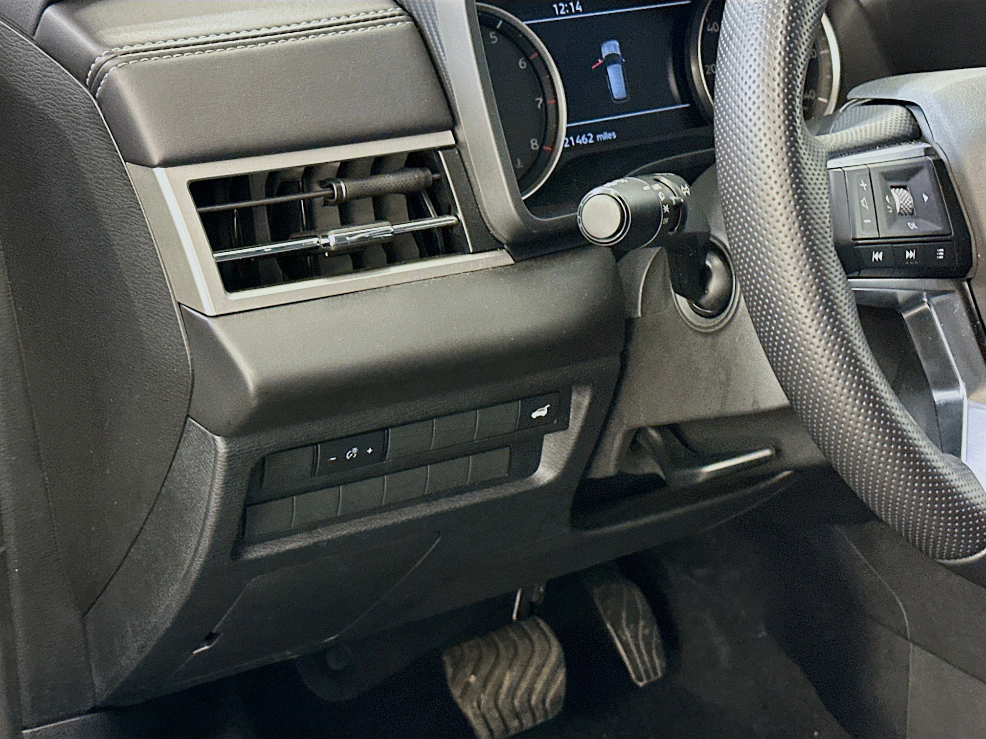 Used 2025 Mitsubishi Outlander SE image 17