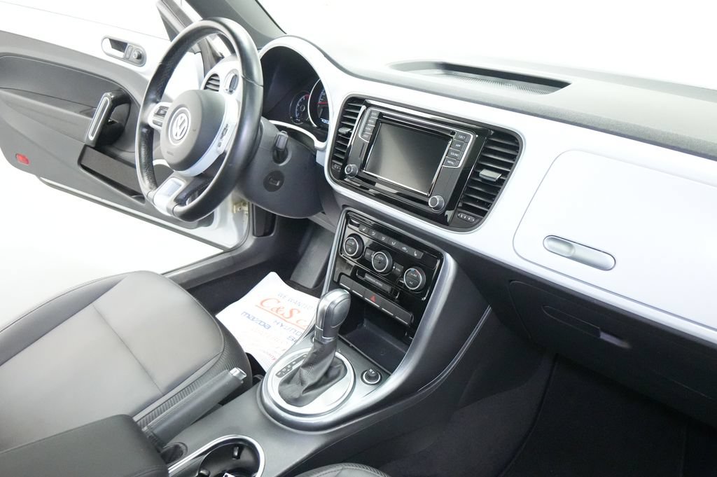Used 2018 Volkswagen Beetle 2.0T SE FWD image 19