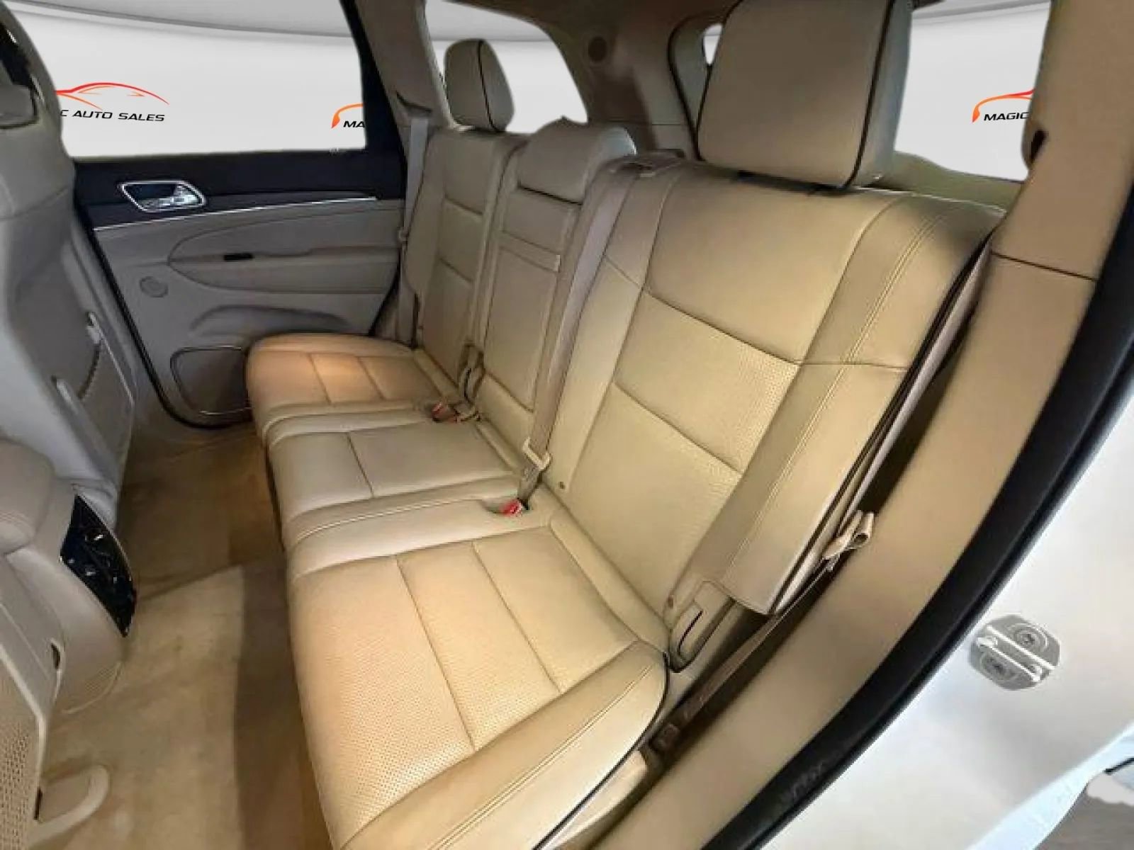 Used 2016 Jeep Grand Cherokee Overland w/ Advanced Technology Group AWD/4WD image 11
