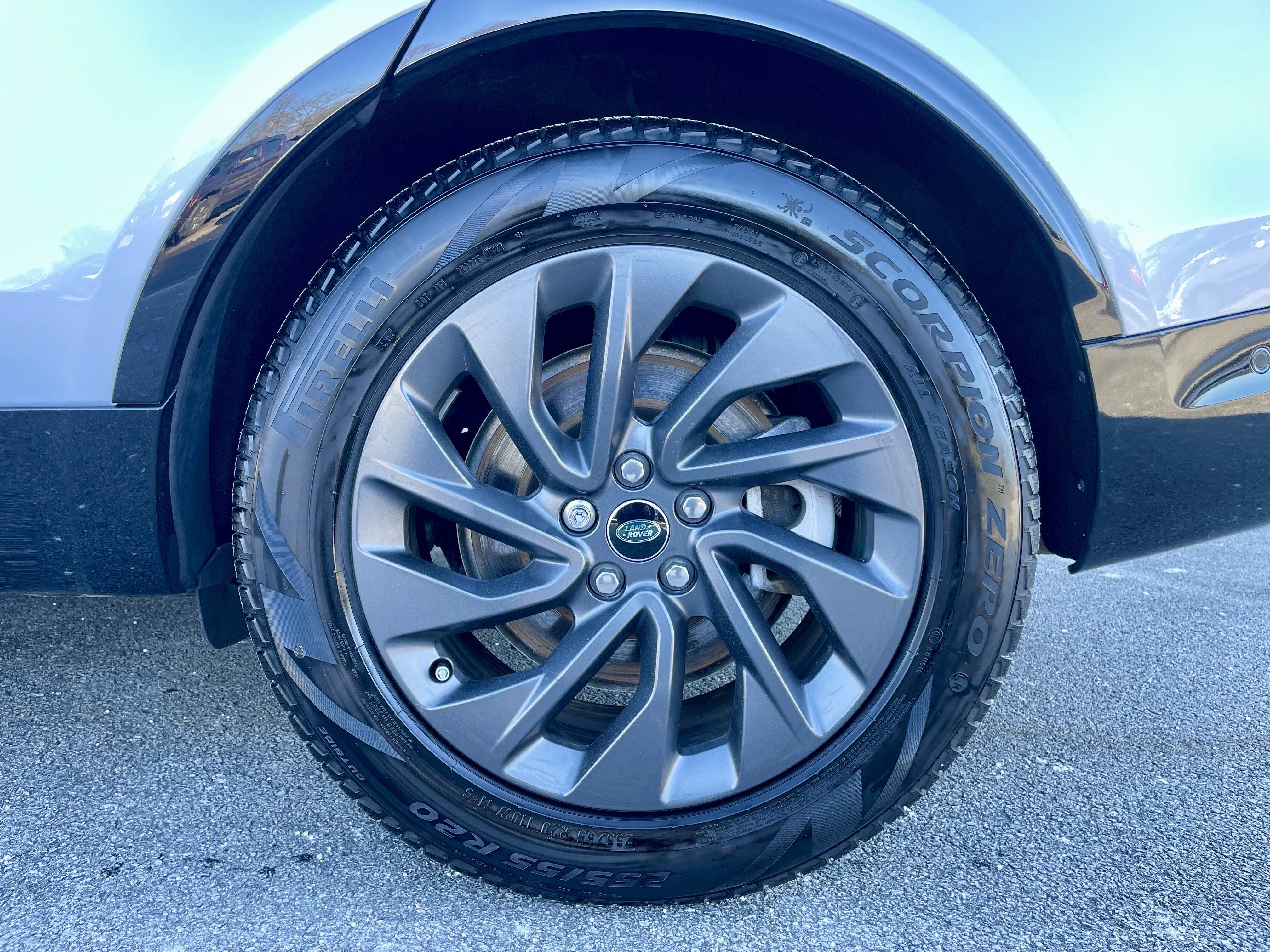 Certified 2024 Land Rover Discovery Dynamic SE image 10