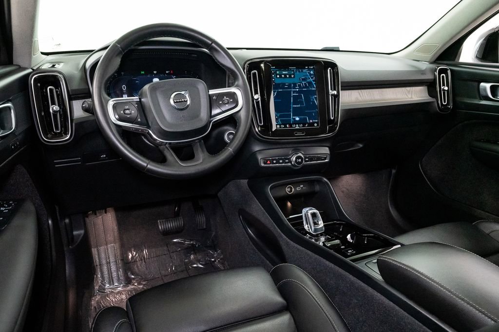 Used 2024 Volvo XC40 B5 Plus w/ Climate Package image 7