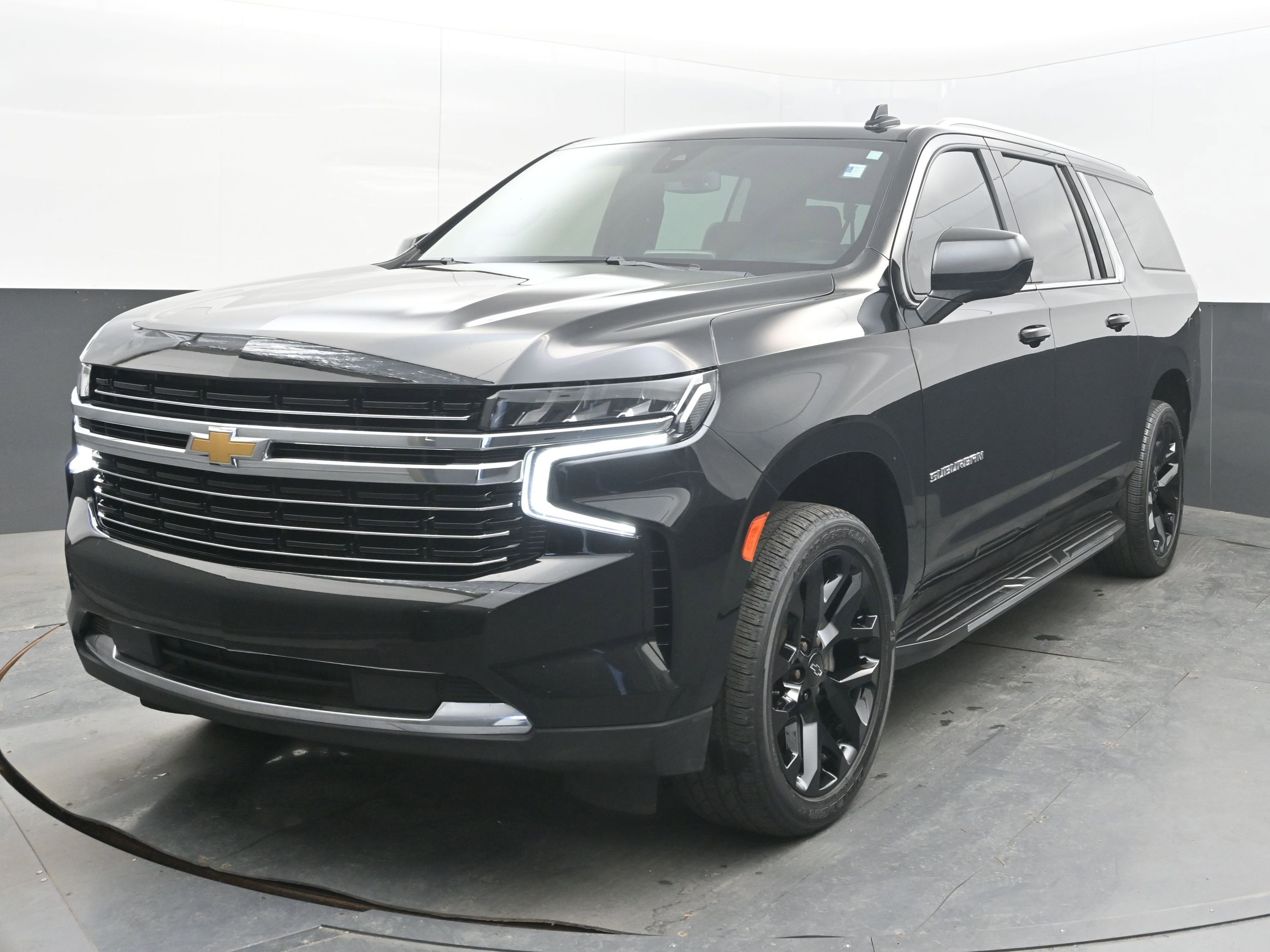 Used 2021 Chevrolet Suburban LT image 4