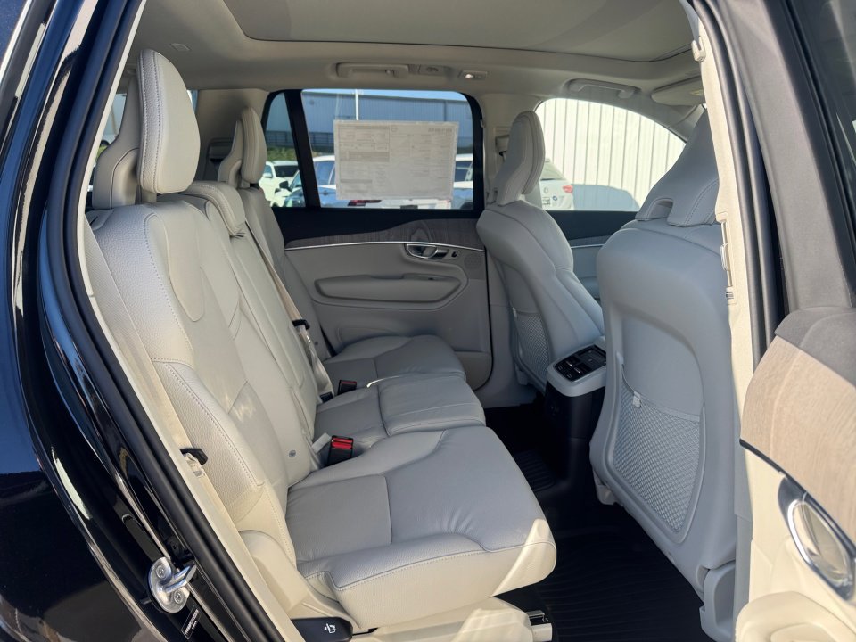 New 2025 Volvo XC90 T8 Plus w/ Protection Package Premier image 23