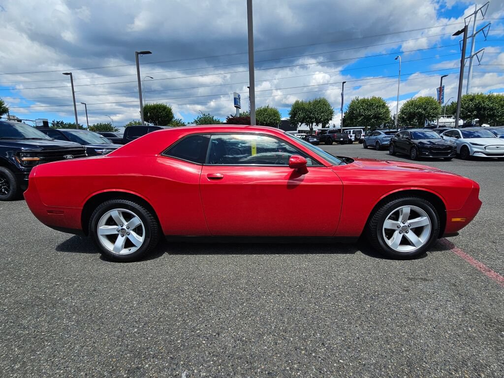 Used 2013 Dodge Challenger SXT RWD image 7