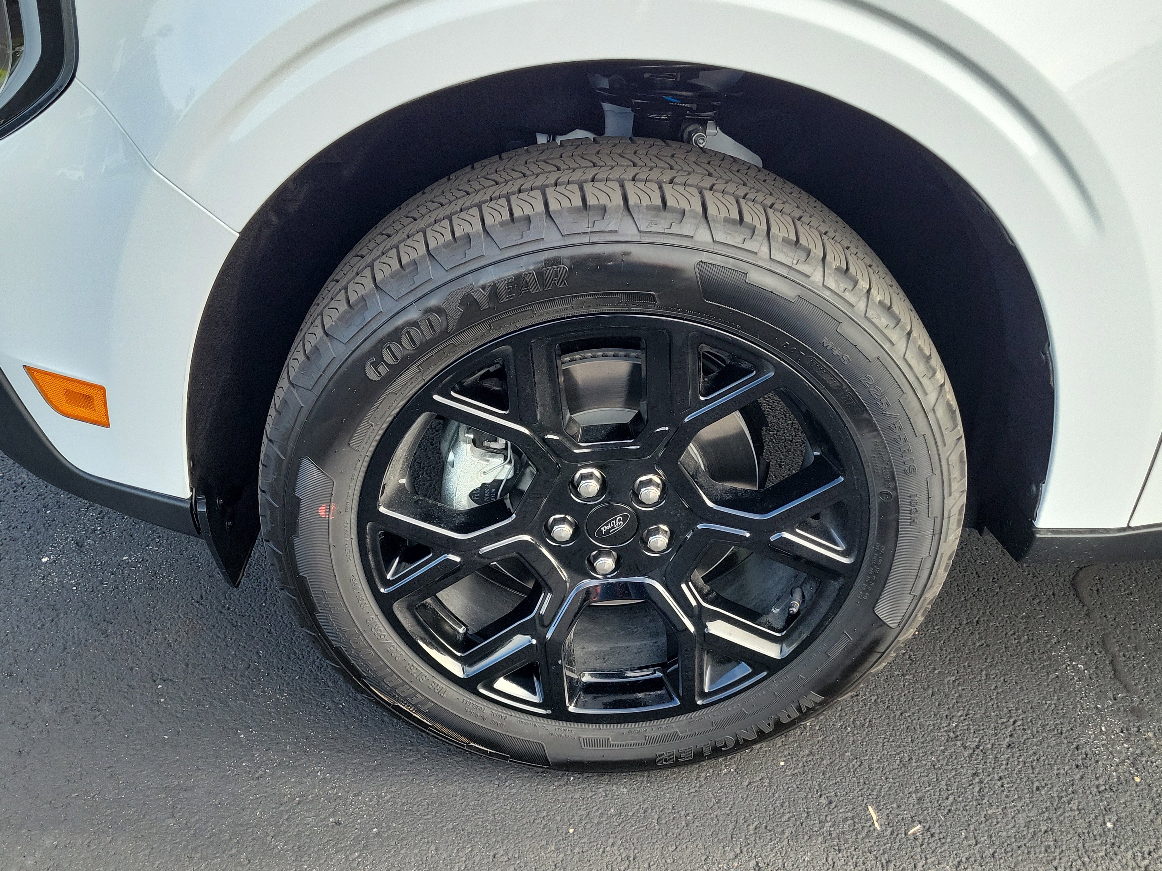 New 2025 Ford Maverick Lariat w/ Black Appearance Package image 6