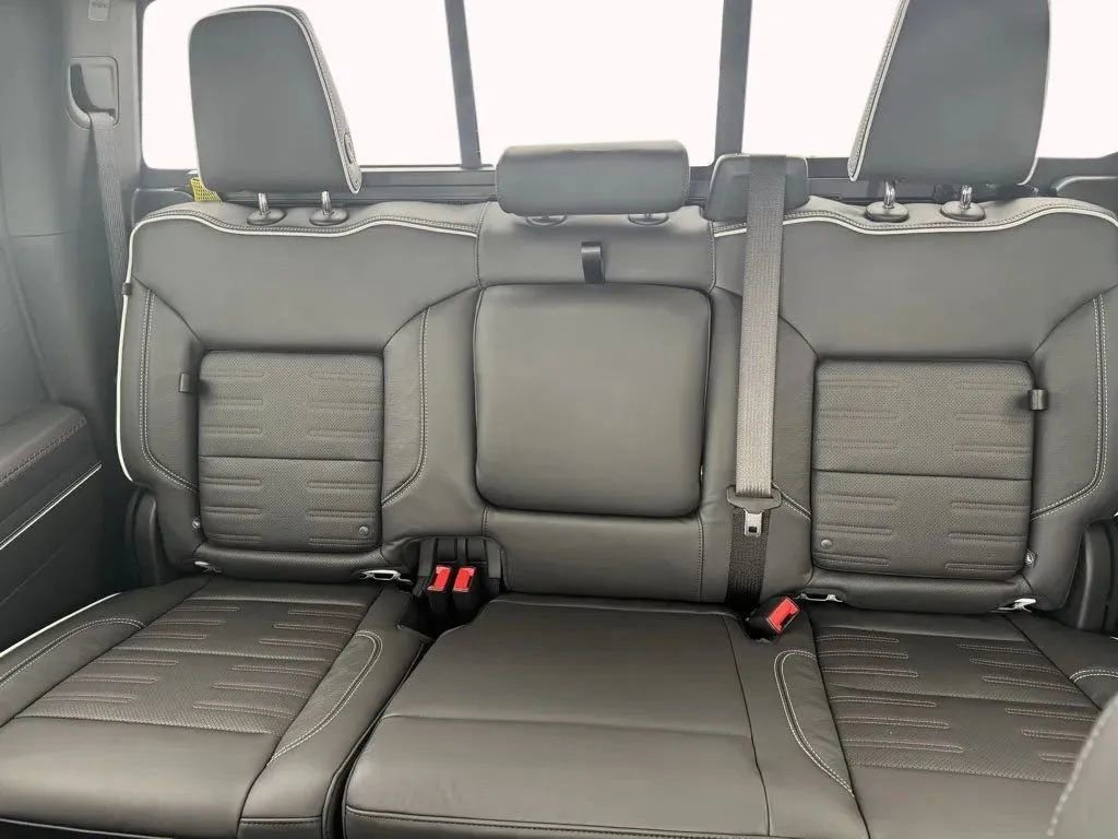 New 2026 GMC Sierra 1500 AT4X w/ LPO, Black Badging Package image 20