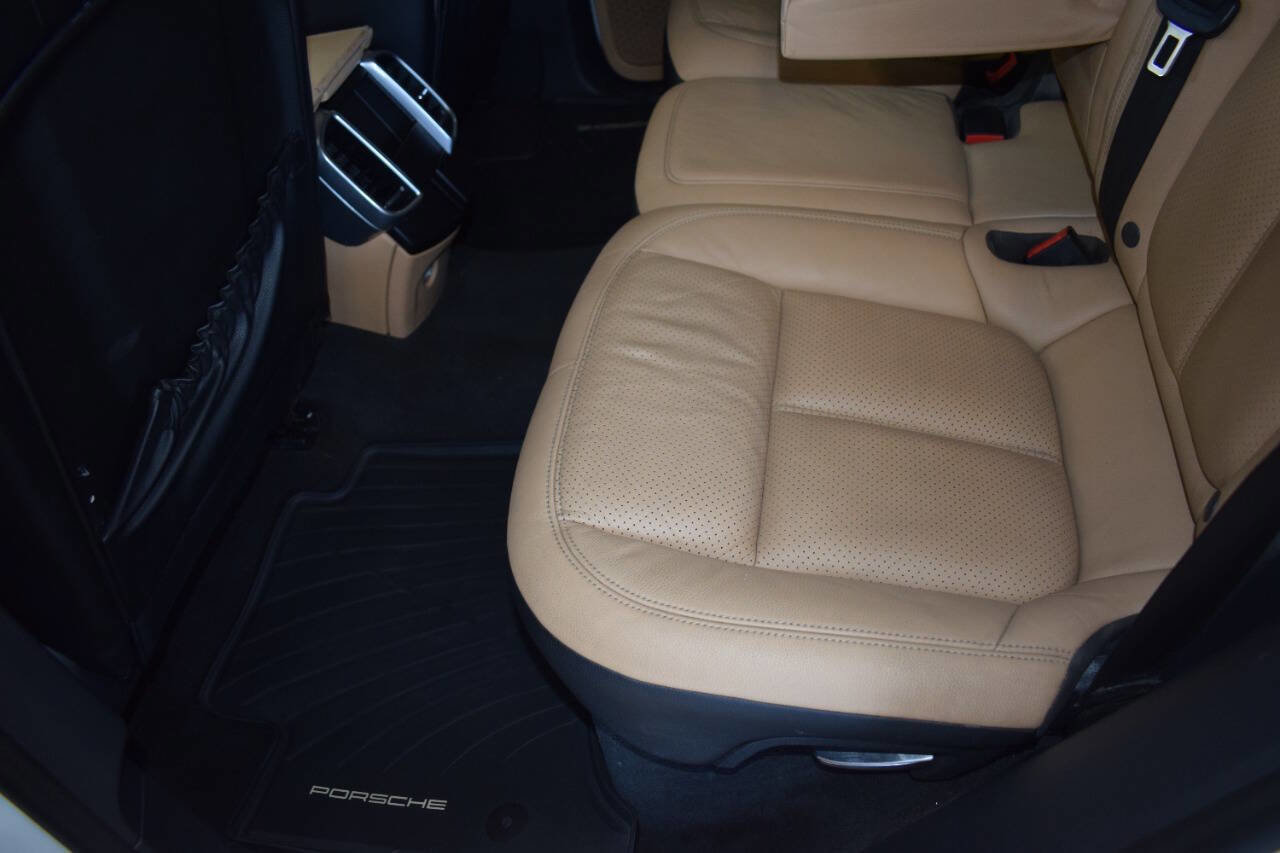 Used 2016 Porsche Cayenne image 30