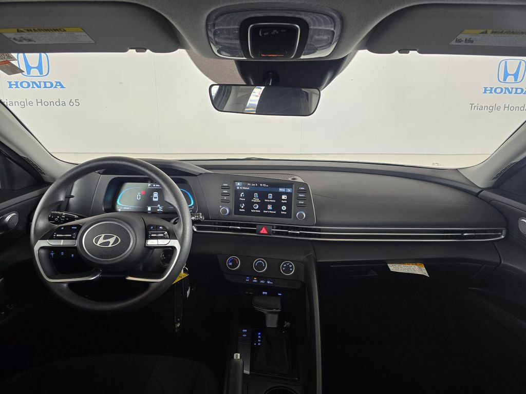 Used 2025 Hyundai Elantra SE FWD image 7