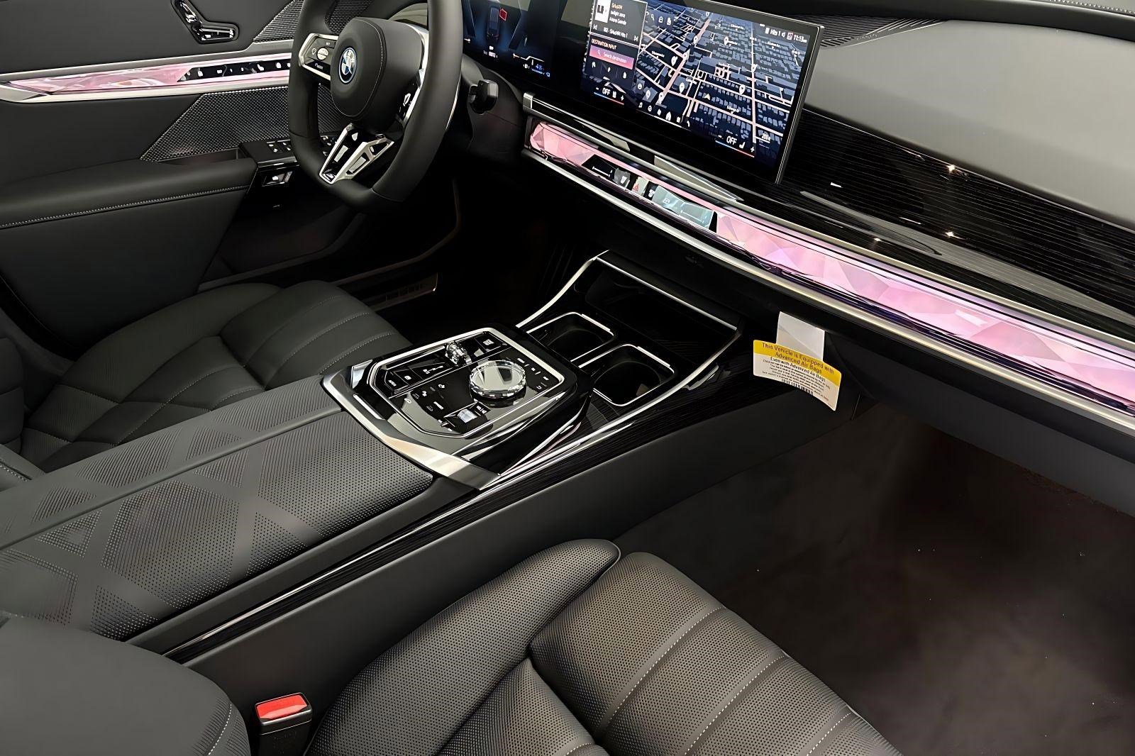 New 2026 BMW 750e xDrive image 28