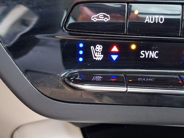 Used 2023 Buick Envision Avenir AWD/4WD image 28