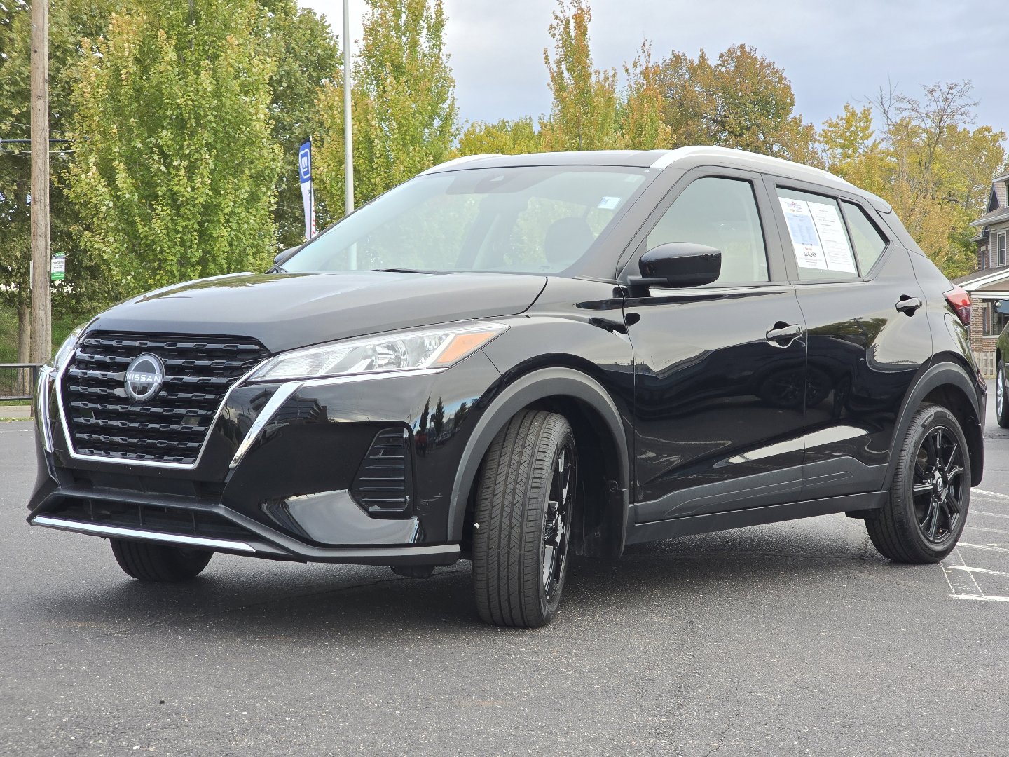 Used 2023 Nissan Kicks SV image 16
