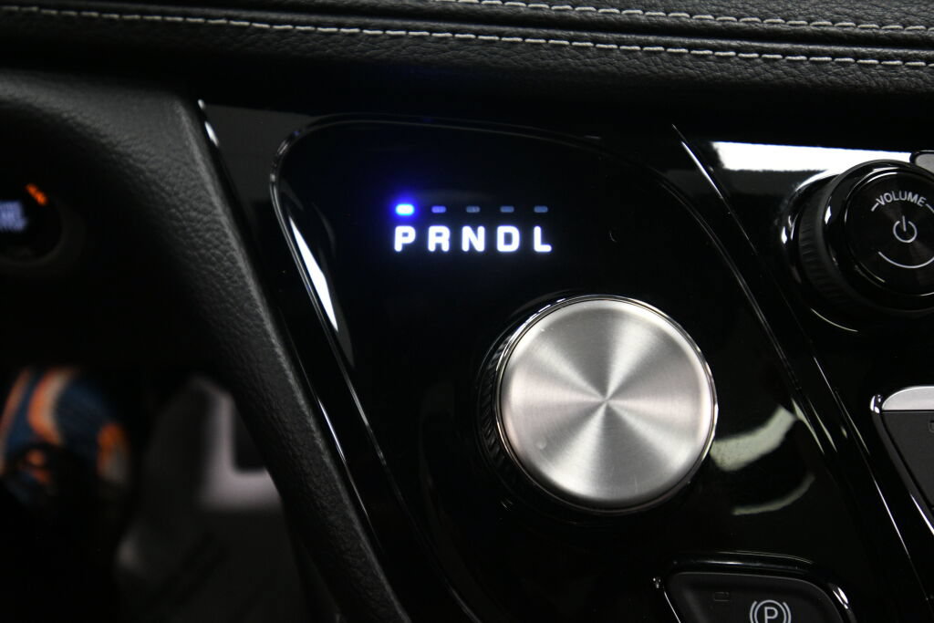 Used 2025 Chrysler Pacifica Limited FWD image 18