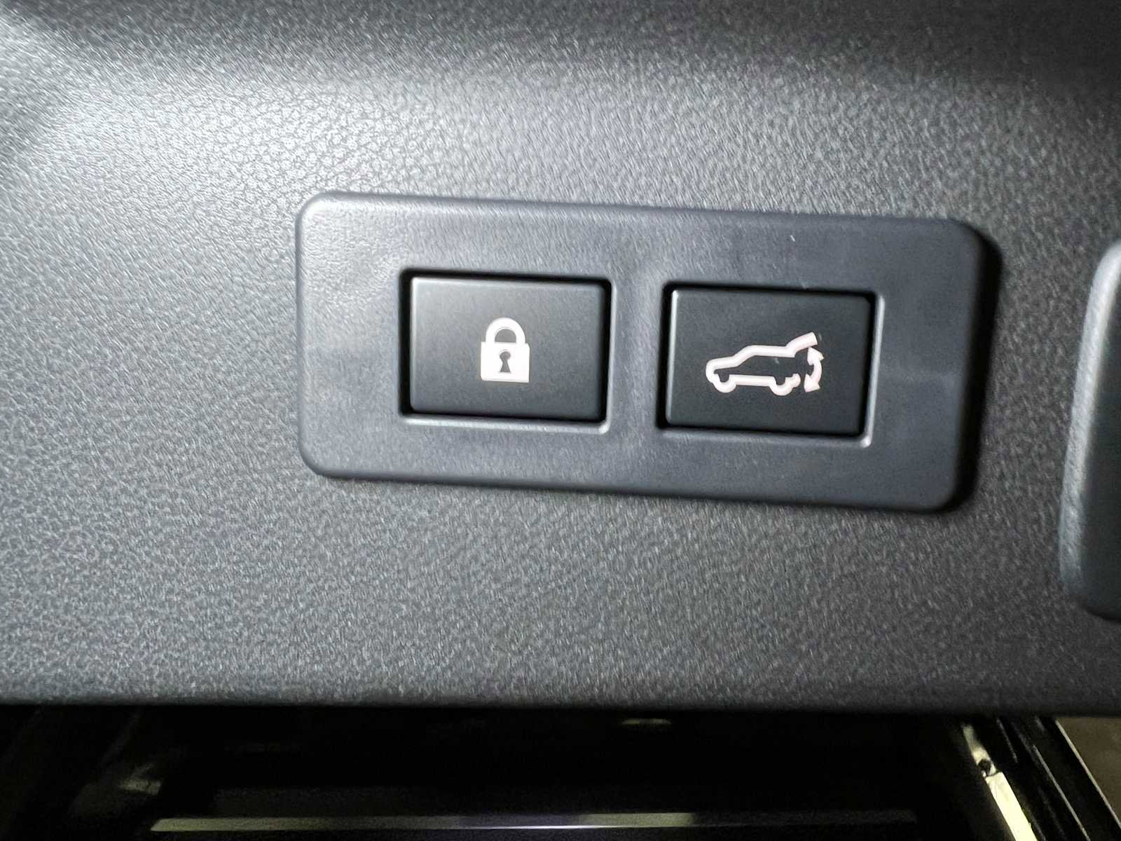 Used 2025 Subaru Forester Premium image 17