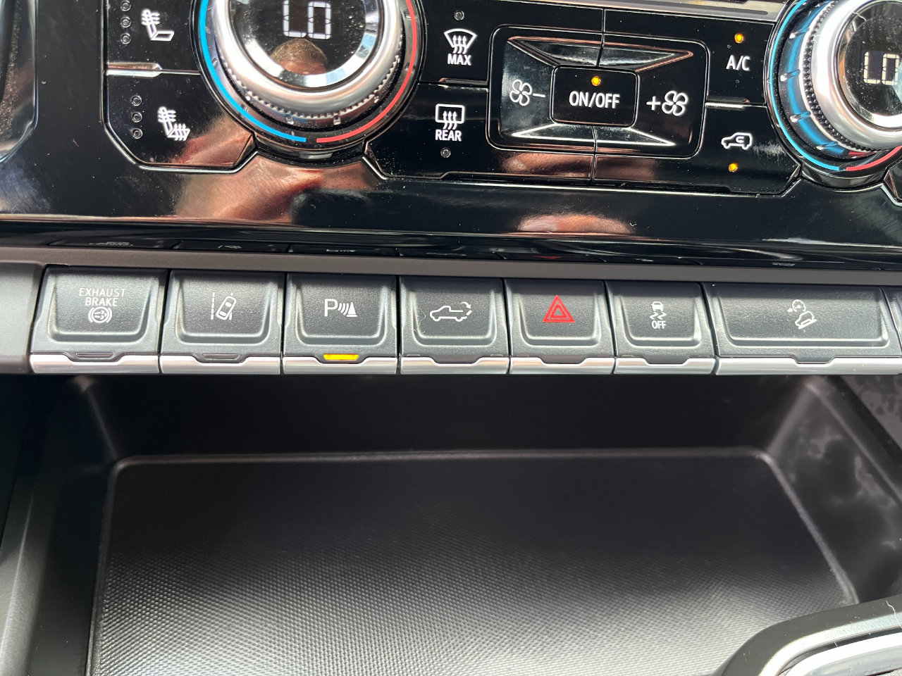 Used 2025 GMC Sierra 3500 Denali w/ Denali Reserve Package image 23