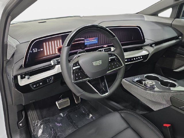 New 2027 Cadillac Optiq Luxury w/ LPO, Floor Liner Package AWD/4WD image 13