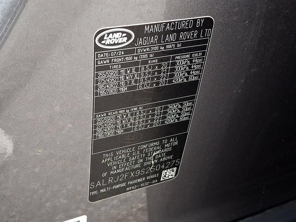 Used 2025 Land Rover Discovery S AWD/4WD image 32