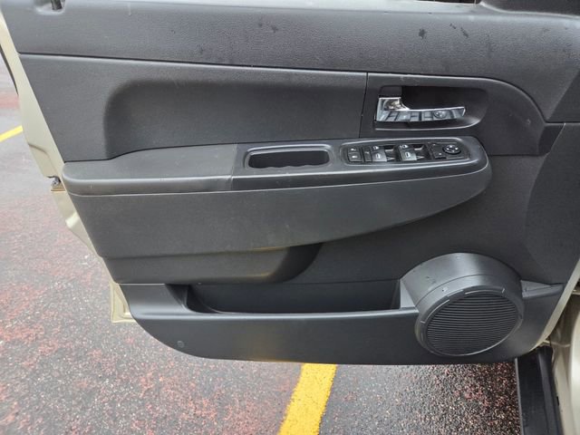 Used 2011 Jeep Liberty Sport AWD/4WD image 13