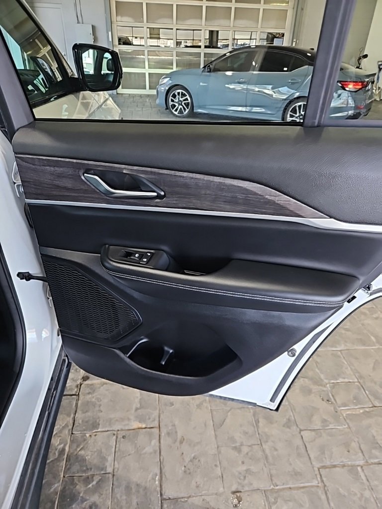 Used 2024 Jeep Grand Cherokee Limited image 15