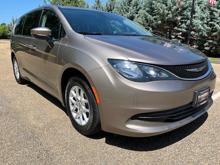 Used 2017 Chrysler Pacifica Touring FWD image 33