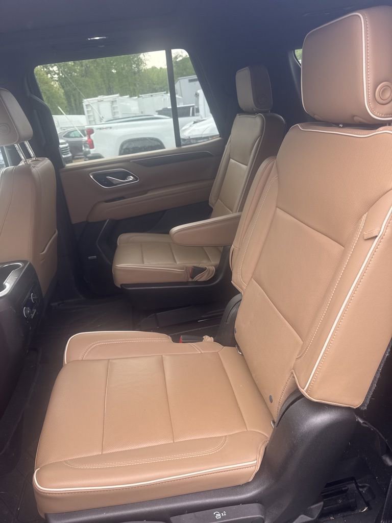 Used 2021 Chevrolet Tahoe Premier w/ Premium Package AWD/4WD image 18