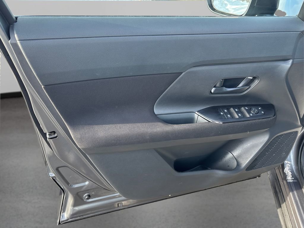 Used 2025 Nissan Kicks S image 22