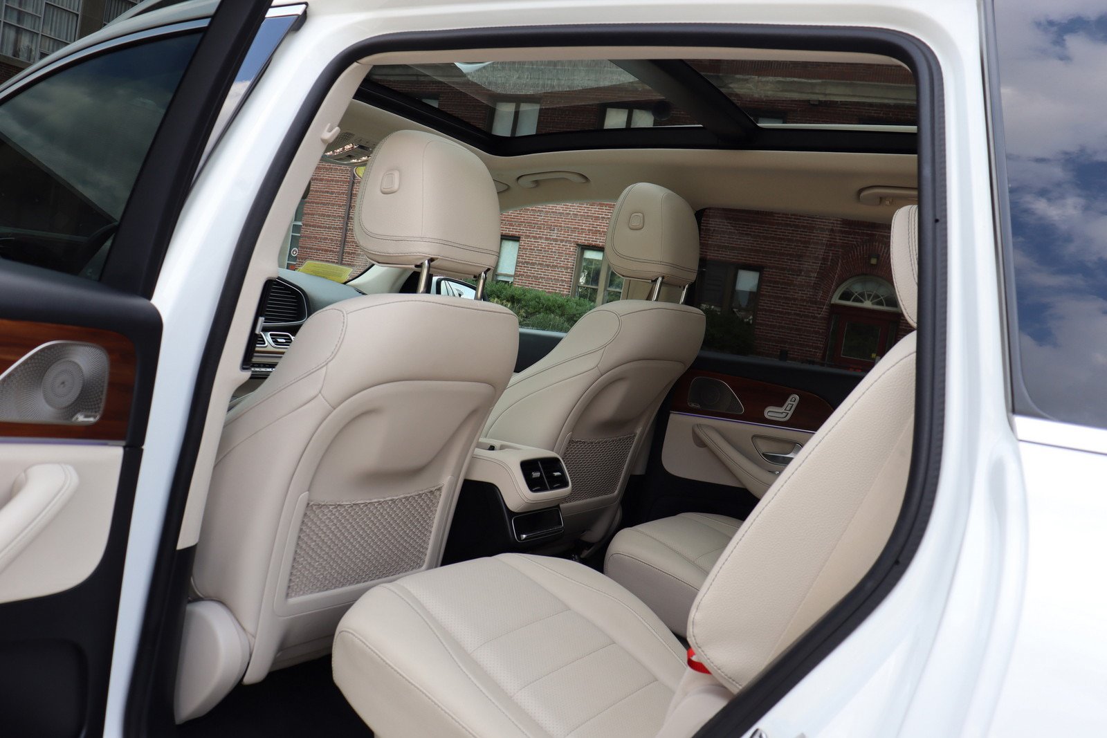 Used 2024 Mercedes-Benz GLS 450 4MATIC image 11