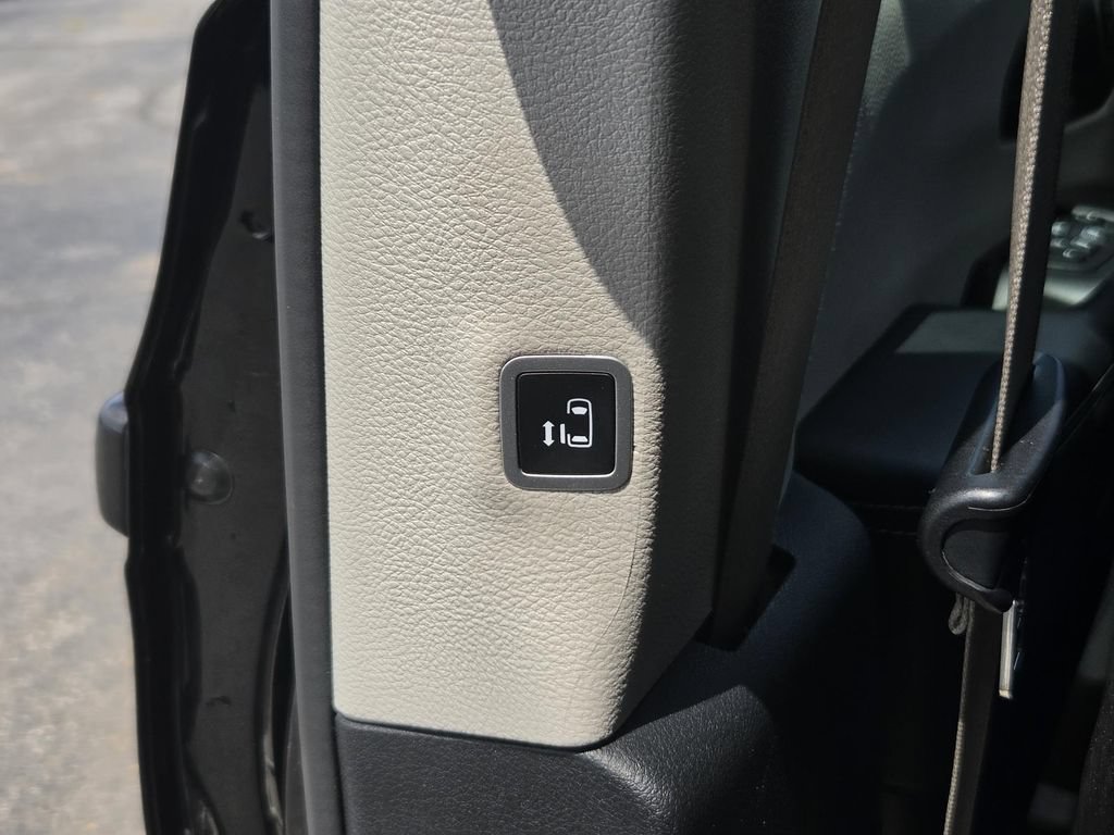 Used 2024 Chrysler Pacifica Touring-L FWD image 30