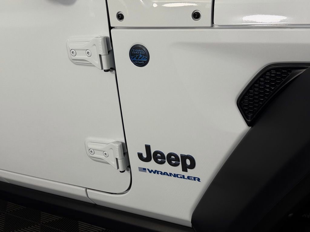 Used 2024 Jeep Wrangler Unlimited image 15