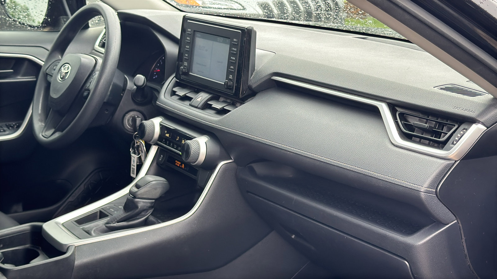 Used 2019 Toyota RAV4 LE FWD image 28