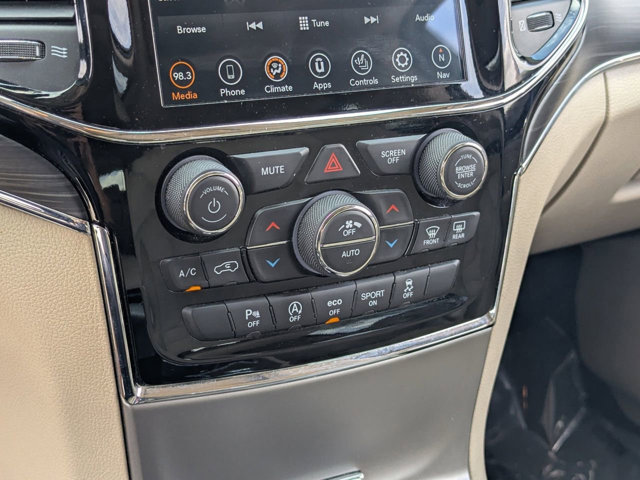 Used 2020 Jeep Grand Cherokee Limited image 25