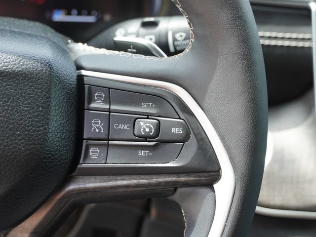 Used 2023 Jeep Grand Cherokee L Limited AWD/4WD image 28
