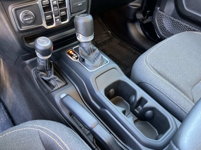Used 2025 Jeep Gladiator Mojave AWD/4WD image 31