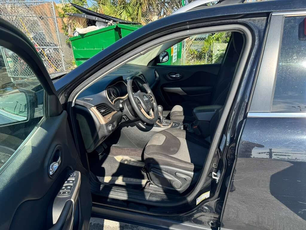 Used 2018 Jeep Cherokee Latitude image 9