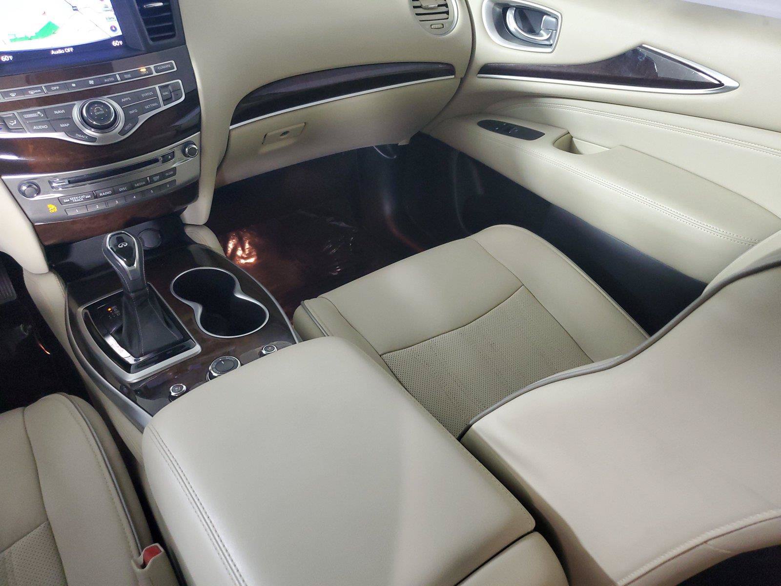 Used 2018 INFINITI QX60 FWD w/ Deluxe Technology Package image 16