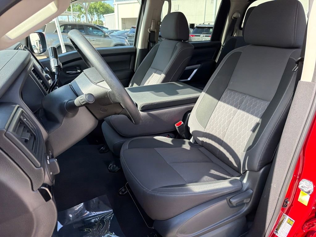 Used 2024 Nissan Titan SV w/ Accessory Utility Package image 30