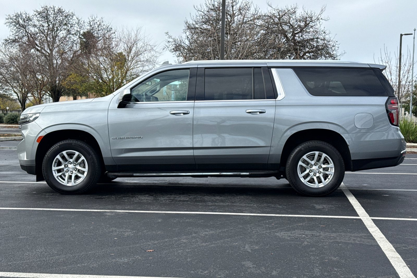 Used 2024 Chevrolet Suburban LT image 8