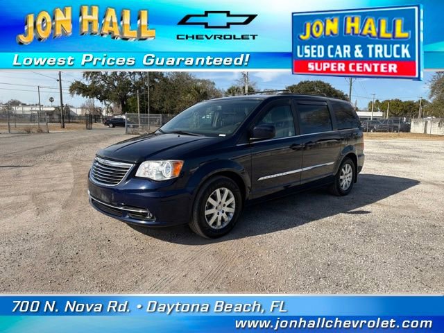 Used 2014 Chrysler Town & Country Touring image 2