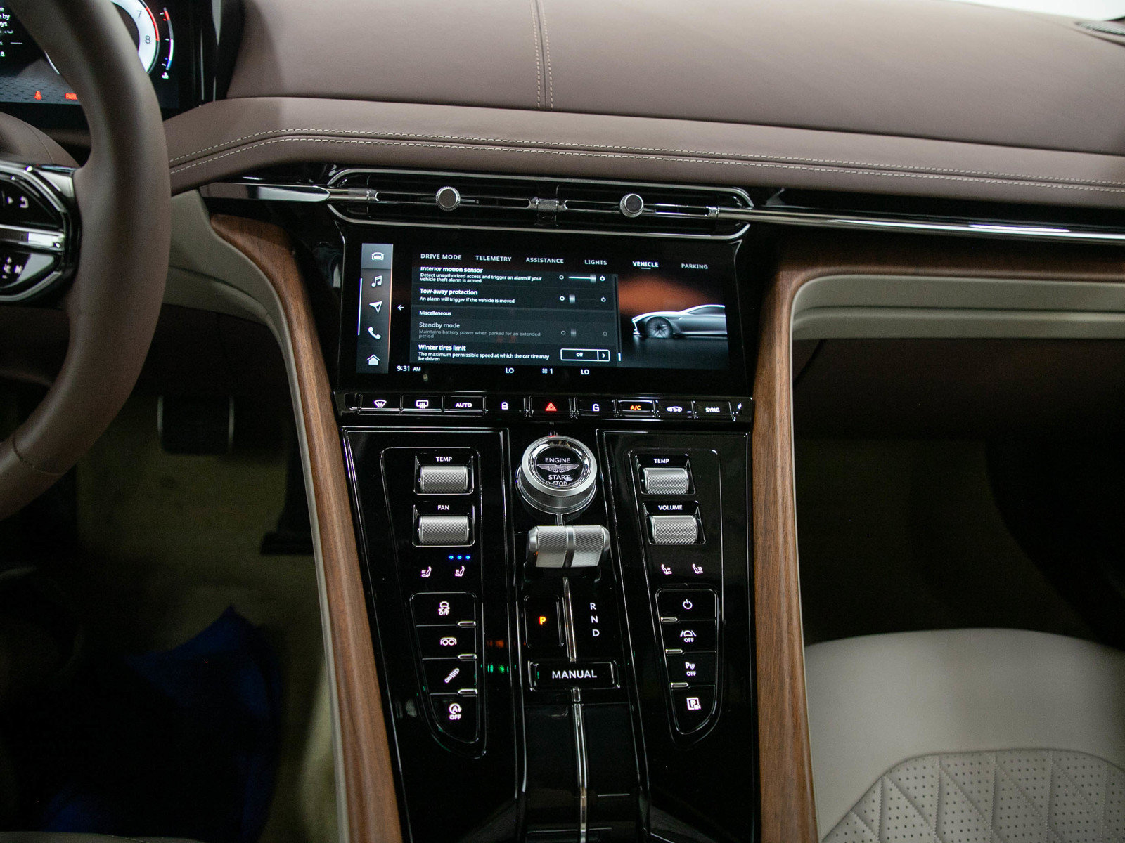 Used 2025 Aston Martin DB12 Coupe RWD image 20