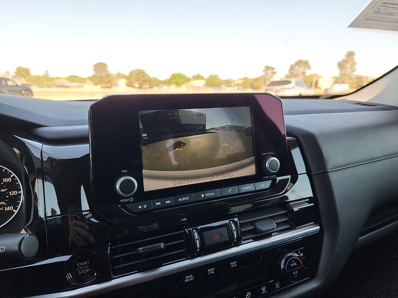 Used 2025 Nissan Pathfinder SV image 18