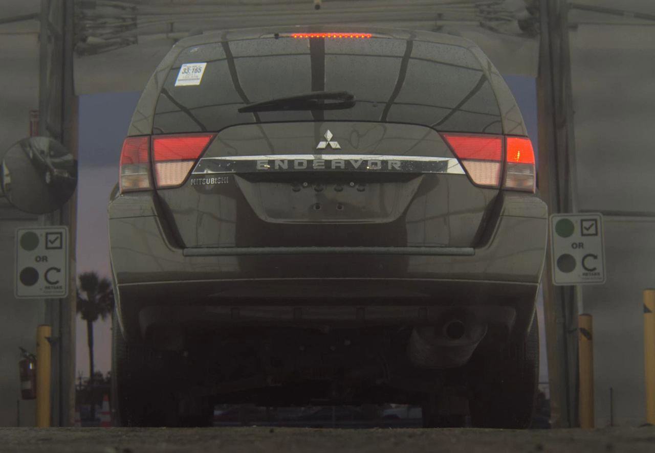 Used 2011 Mitsubishi Endeavor LS image 7