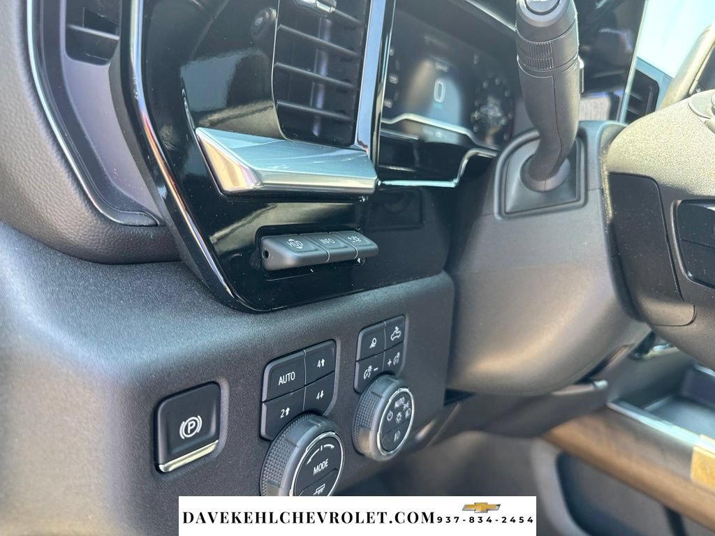 Used 2025 Chevrolet Silverado 3500 High Country w/ High Country Premium Package AWD/4WD image 11